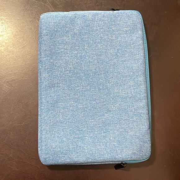 MacBook Air 13” shell and blue soft case - Picture 3 of 5
